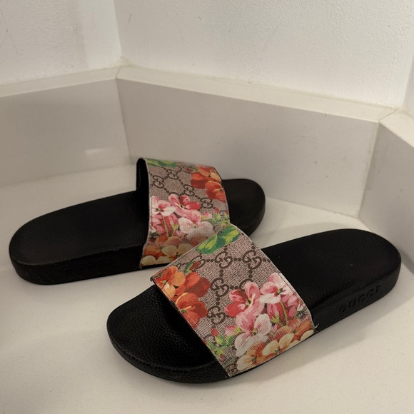 Shoes - Dhgate sandals blooms size 8